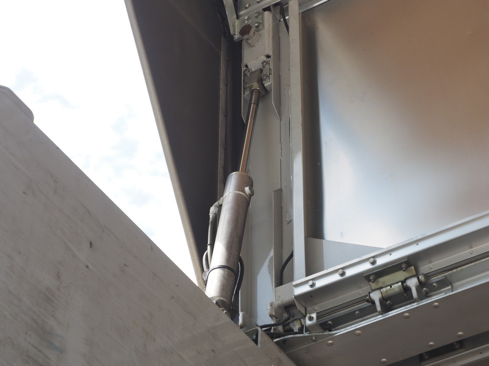 いすゞ ギガ ウイング車 大型 PDG-CYJ77W8 年式 H20[写真17]