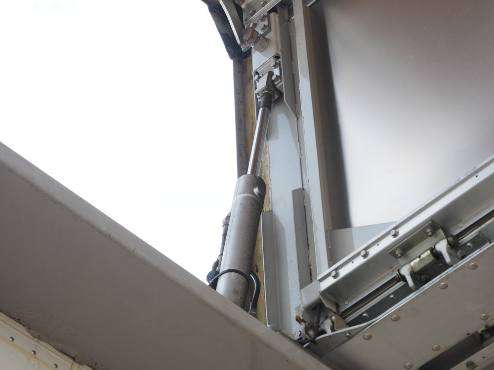 いすゞ ギガ ウイング車 大型 PDG-CYJ77W8 年式 H20[写真13]