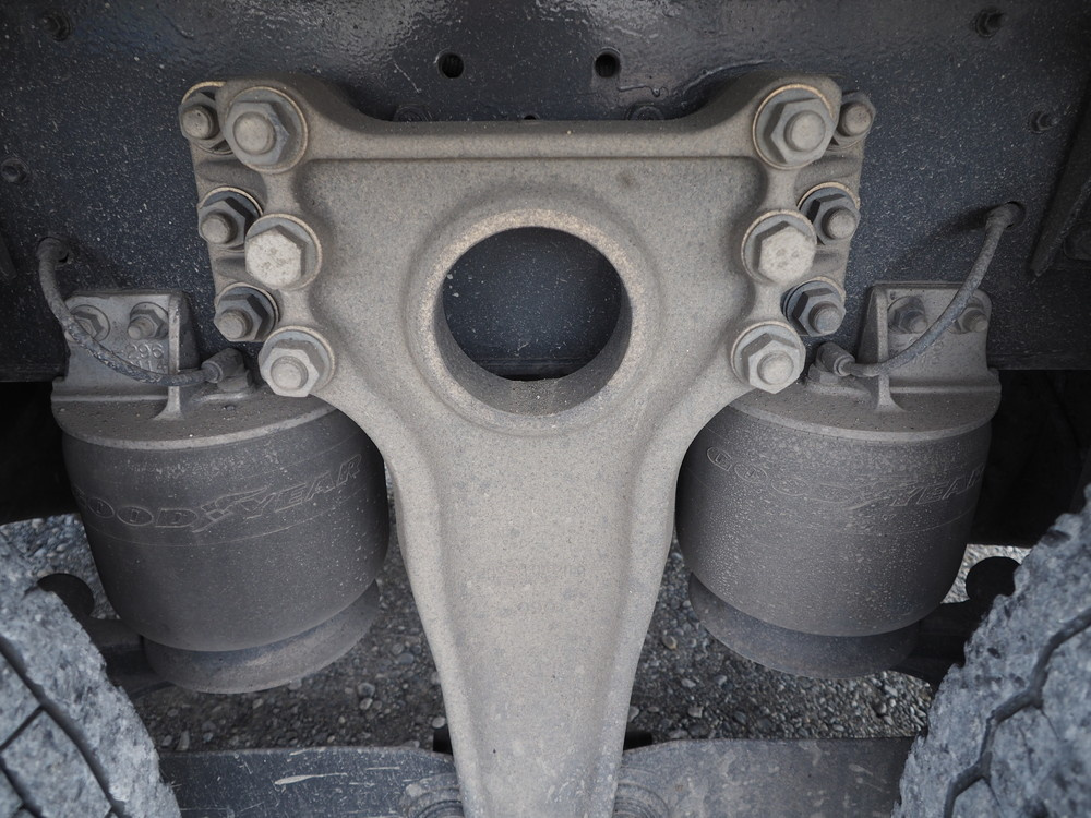 いすゞ ギガ ウイング車 大型 PDG-CYJ77W8 年式 H20[写真29]