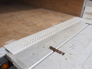 いすゞ エルフ バン車 小型 TRG-NPR85AN 年式 H29 [写真30]