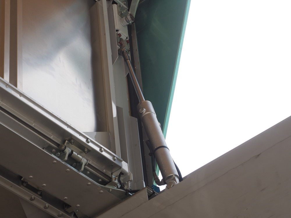 いすゞ ギガ ウイング車 大型 QKG-CYJ77A 年式 H26[写真13]