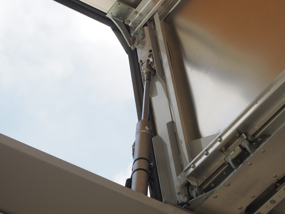 いすゞ ギガ ウイング車 大型 QKG-CYJ77A 年式 H26[写真14]