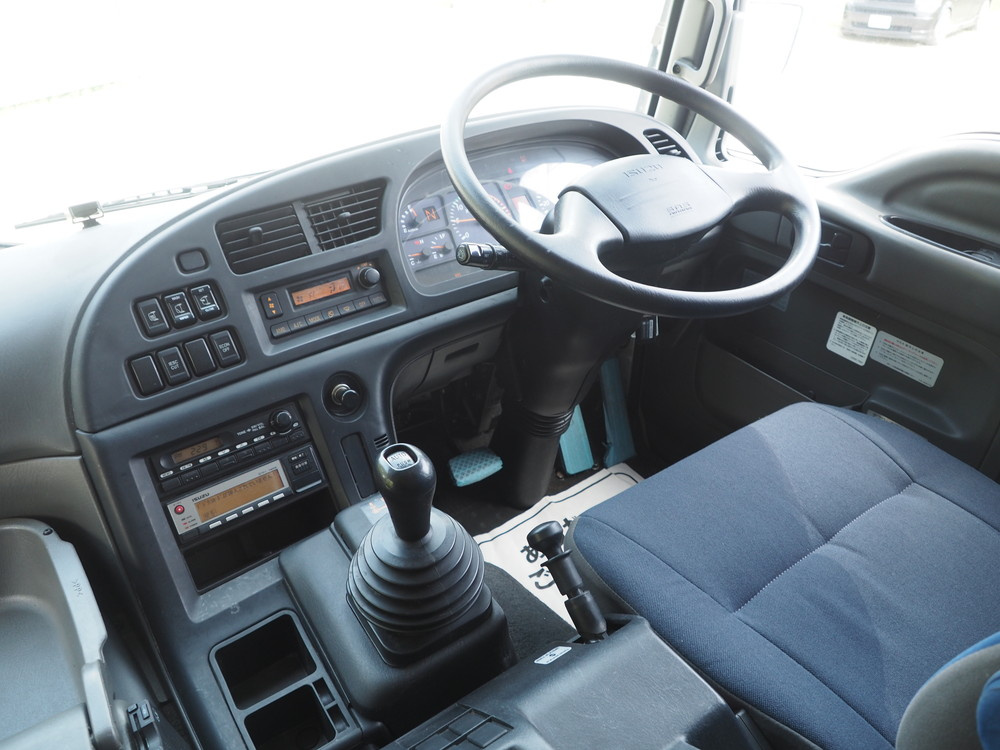 いすゞ ギガ ウイング車 大型 QKG-CYJ77A 年式 H26[写真35]