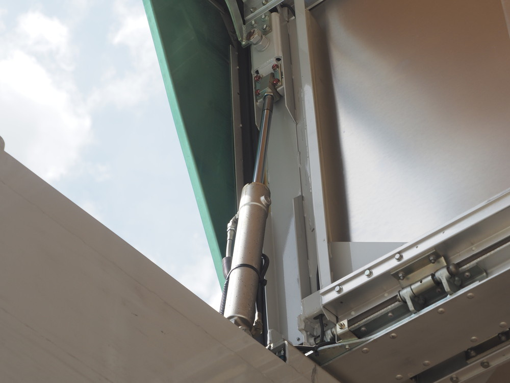 いすゞ ギガ ウイング車 大型 QKG-CYJ77A 年式 H26[写真18]