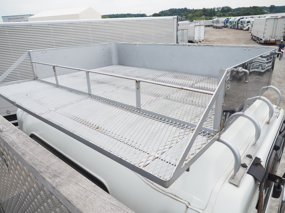 いすゞ ギガ 平ボディ 大型 QKG-CYJ77B 年式 H28[写真09]