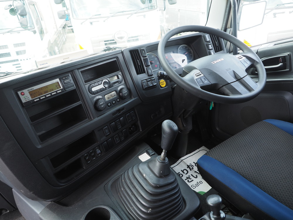 いすゞ ギガ 平ボディ 大型 QKG-CYJ77B 年式 H28[写真29]