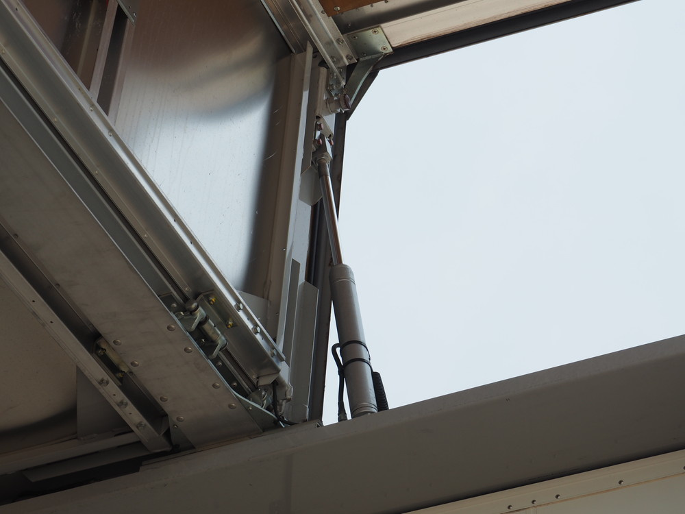 いすゞ ギガ ウイング車 大型 QKG-CYJ77A 年式 H26[写真20]