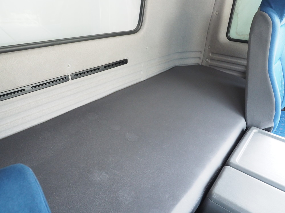 いすゞ ギガ ウイング車 大型 QKG-CYJ77A 年式 H26[写真40]