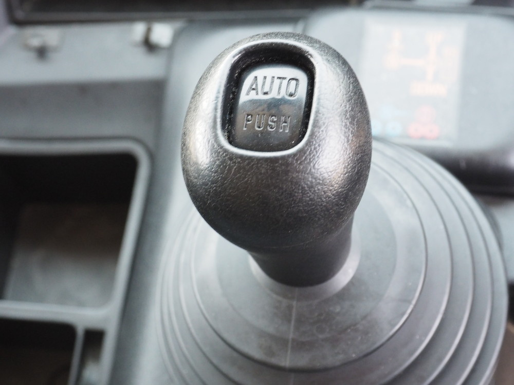 いすゞ ギガ ウイング車 大型 QKG-CYJ77A 年式 H25[写真38]