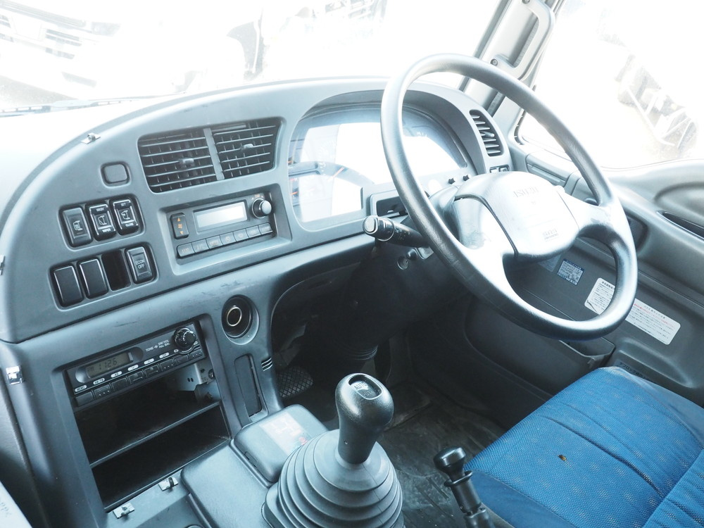 いすゞ ギガ ウイング車 大型 QKG-CYJ77A 年式 H25[写真37]