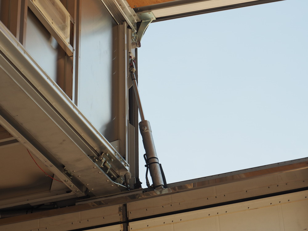 いすゞ ギガ ウイング車 大型 QKG-CYJ77A 年式 H25[写真24]