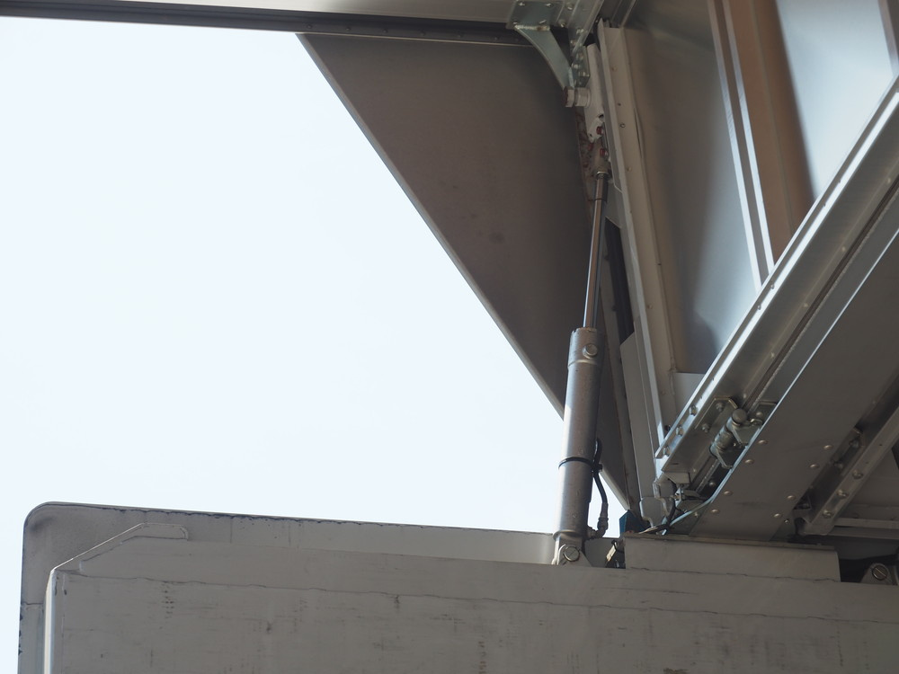 いすゞ ギガ ウイング車 大型 QKG-CYJ77A 年式 H25[写真23]