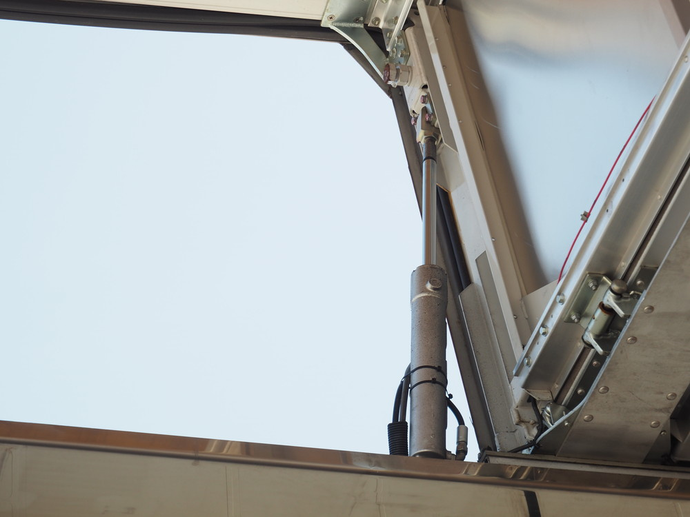 いすゞ ギガ ウイング車 大型 QKG-CYJ77A 年式 H25[写真17]