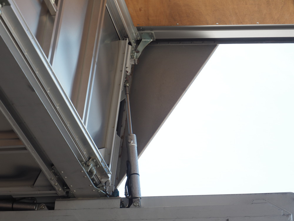 いすゞ ギガ ウイング車 大型 QKG-CYJ77A 年式 H25[写真16]