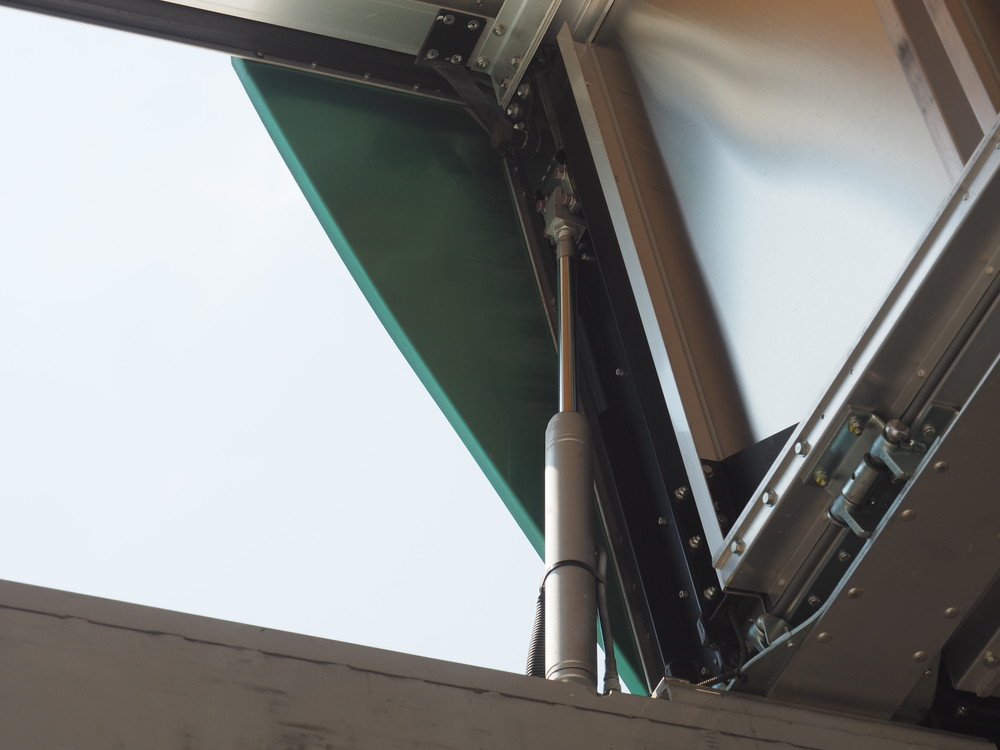 いすゞ ギガ ウイング車 大型 QPG-CYJ77B 年式 H28[写真19]