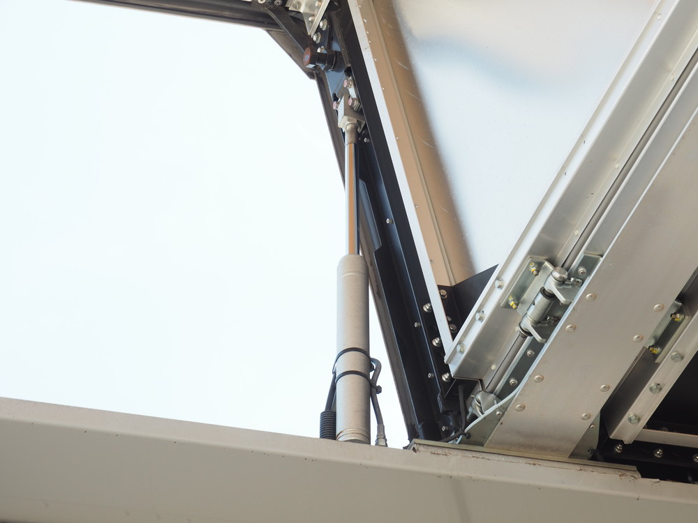 いすゞ ギガ ウイング車 大型 QPG-CYJ77B 年式 H28[写真13]