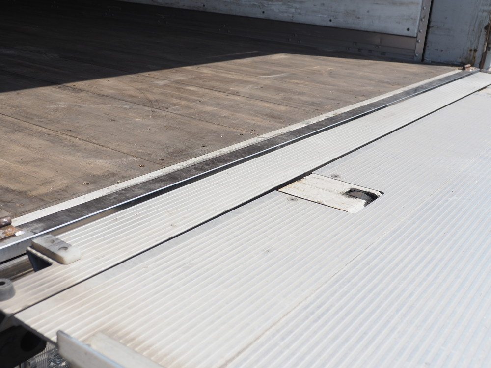 いすゞ ギガ ウイング車 大型 QPG-CYJ77B 年式 H28[写真34]