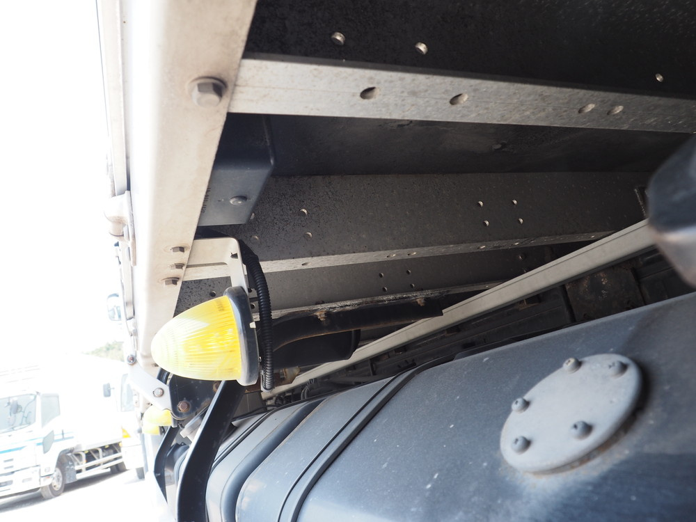 いすゞ ギガ ウイング車 大型 QPG-CYJ77B 年式 H28[写真52]