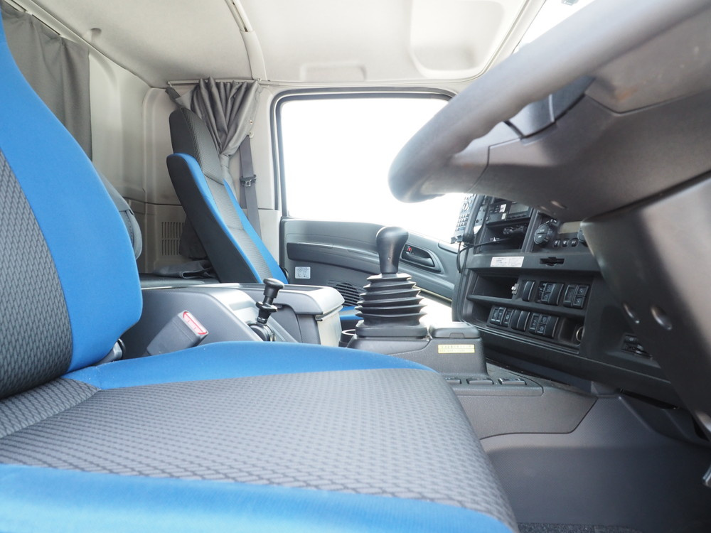 いすゞ ギガ ウイング車 大型 QPG-CYJ77B 年式 H28[写真35]