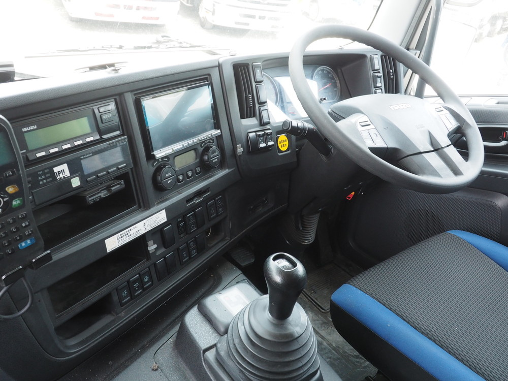 いすゞ ギガ ウイング車 大型 QPG-CYJ77B 年式 H28[写真37]