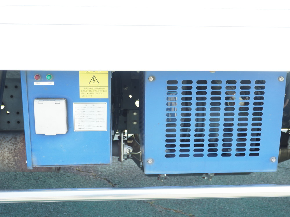 いすゞ フォワード 冷凍バン 中型 TKG-FRR90T2 年式 H25[写真17]