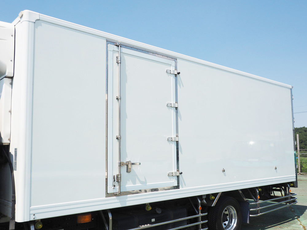 いすゞ フォワード 冷凍バン 中型 TKG-FRR90T2 年式 H25[写真20]