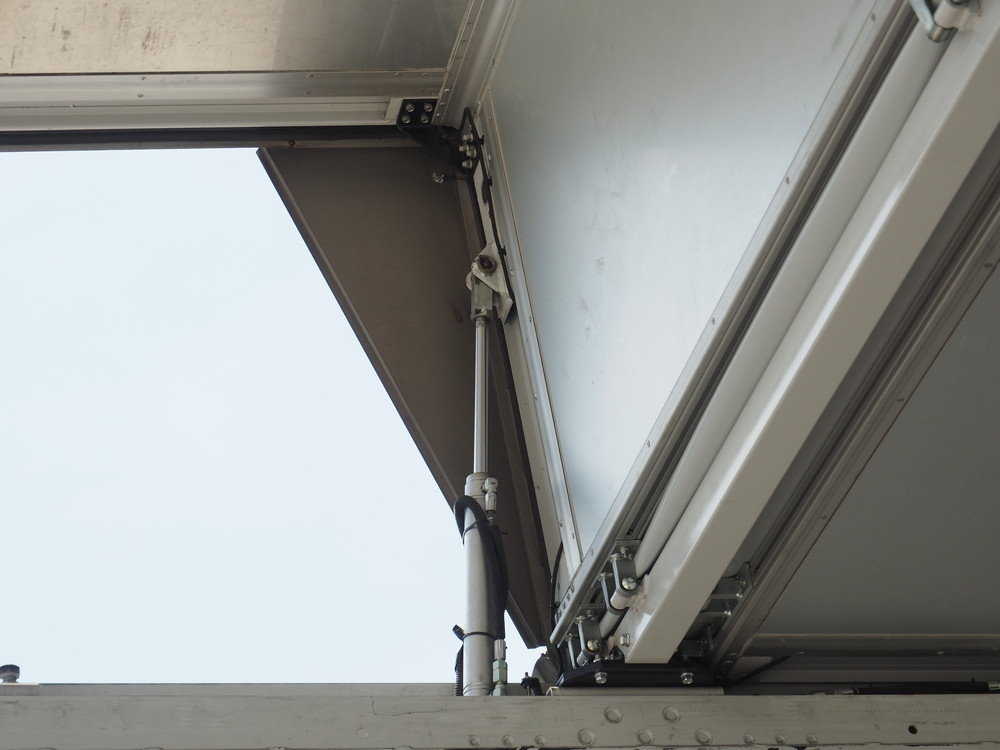 三菱ふそう スーパーグレート ウイング車 大型 QKG-FS54VZ 年式 H24[写真18]