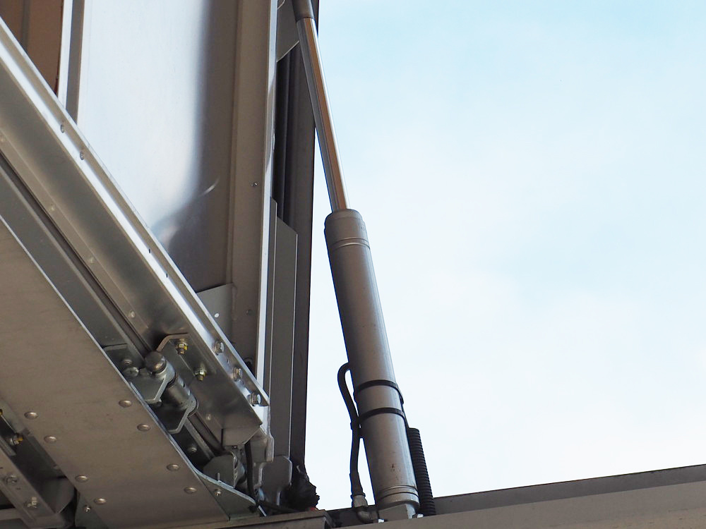 いすゞ ギガ ウイング車 大型 QKG-CYJ77A 年式 H26[写真18]