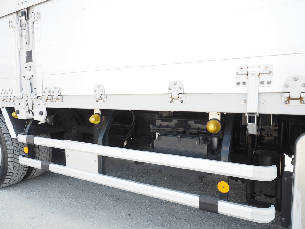 いすゞ ギガ ウイング車 大型 QKG-CYJ77A 年式 H26[写真09]