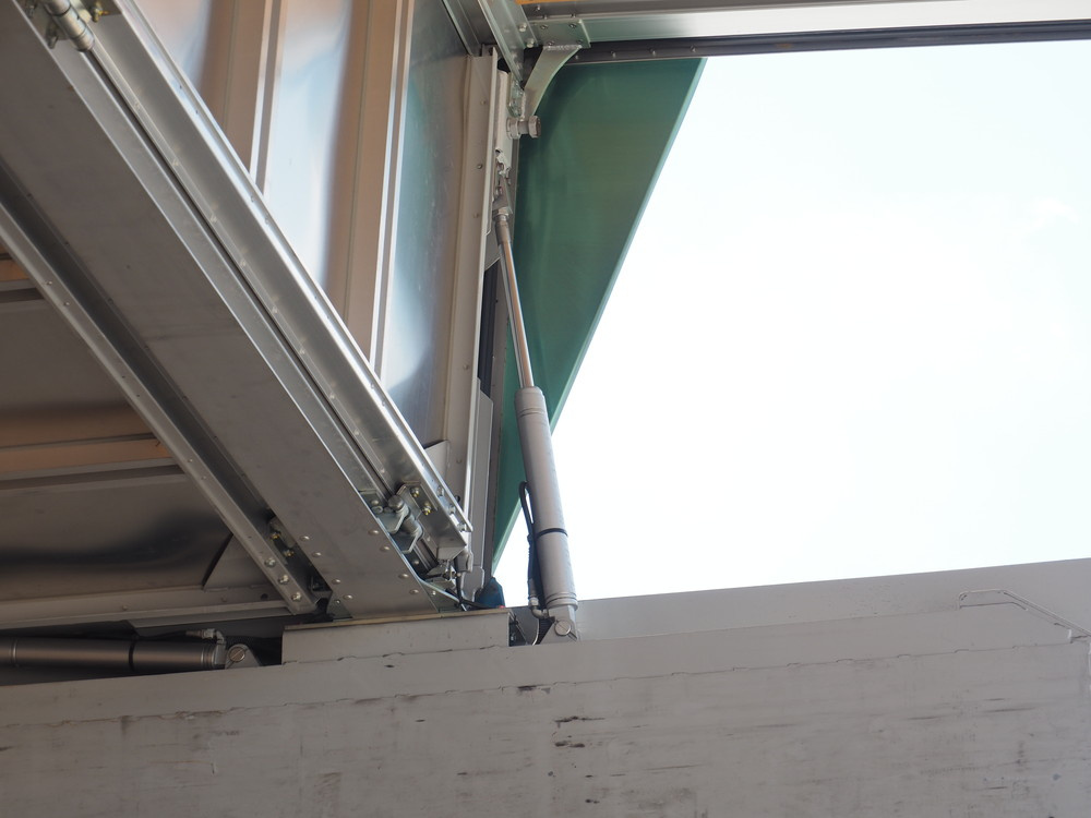 いすゞ ギガ ウイング車 大型 QKG-CYJ77A 年式 H26[写真11]