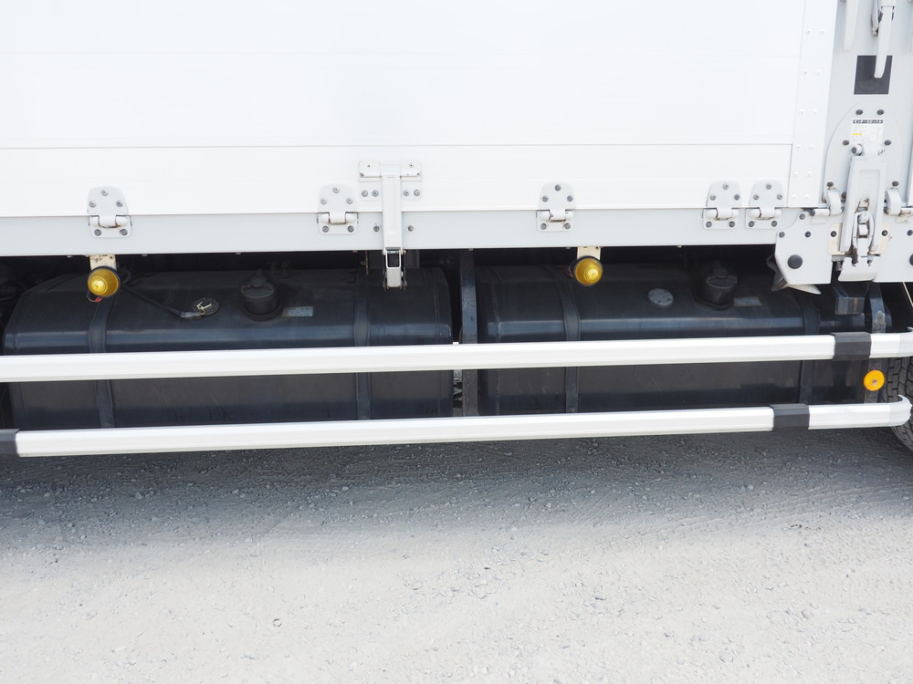 いすゞ ギガ ウイング車 大型 QKG-CYJ77A 年式 H26[写真15]