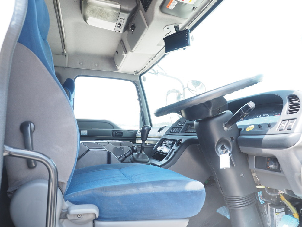 いすゞ ギガ ウイング車 大型 QKG-CYJ77A 年式 H26[写真30]