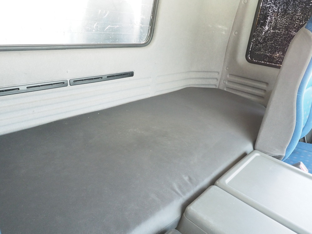 いすゞ ギガ ウイング車 大型 QKG-CYJ77A 年式 H26[写真40]