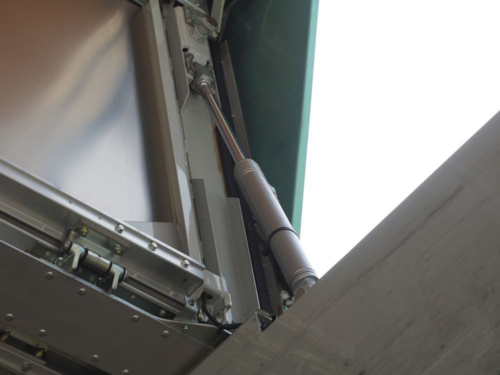 いすゞ ギガ ウイング車 大型 QKG-CYJ77A 年式 H26[写真11]