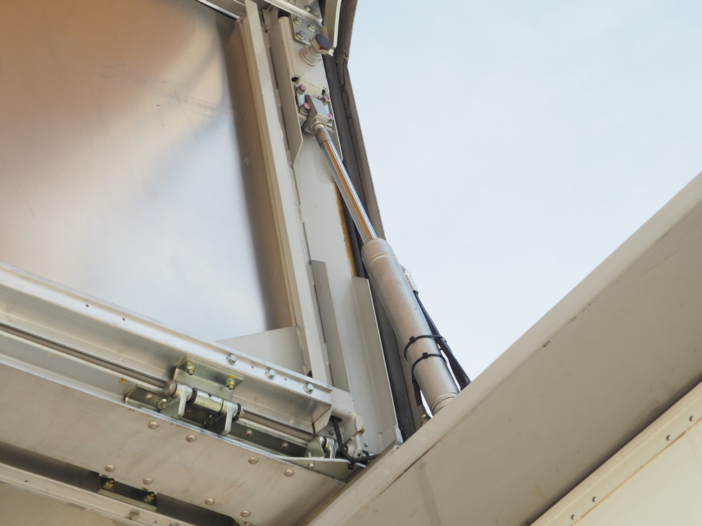 いすゞ ギガ ウイング車 大型 QKG-CYJ77A 年式 H26[写真17]