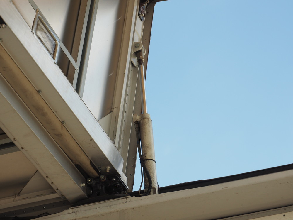 日野 グランドプロフィア ウイング車 大型 LKG-FW1EXBG 年式 H22[写真17]