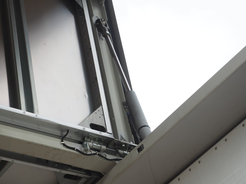 いすゞ ギガ ウイング車 大型 QKG-CYJ77A 年式 H26[写真15]