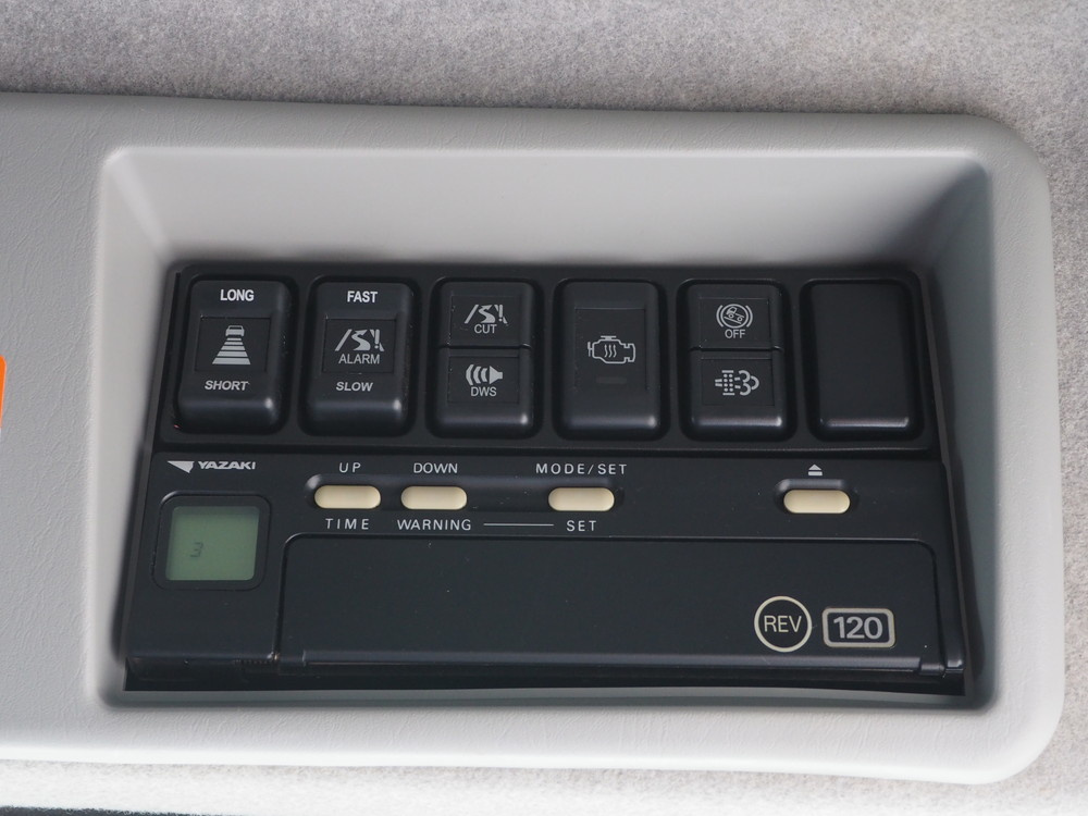 いすゞ ギガ ウイング車 大型 QKG-CYJ77A 年式 H26[写真33]