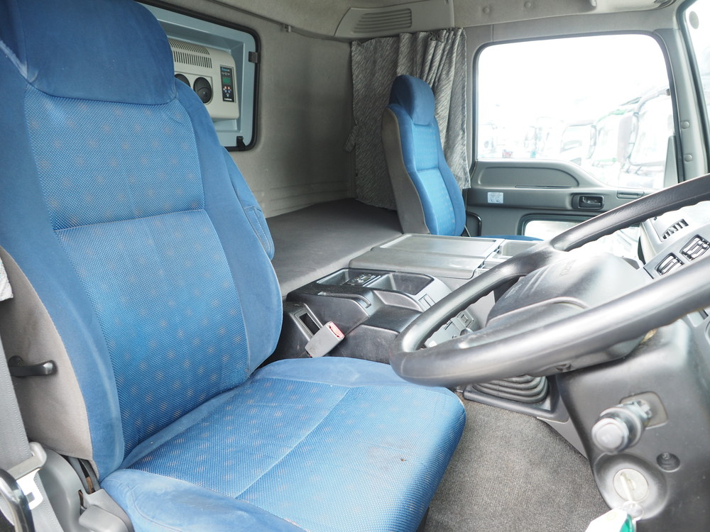 いすゞ ギガ ウイング車 大型 QKG-CYJ77A 年式 H26[写真28]