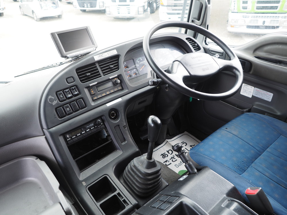 いすゞ ギガ ウイング車 大型 QKG-CYJ77A 年式 H26[写真30]