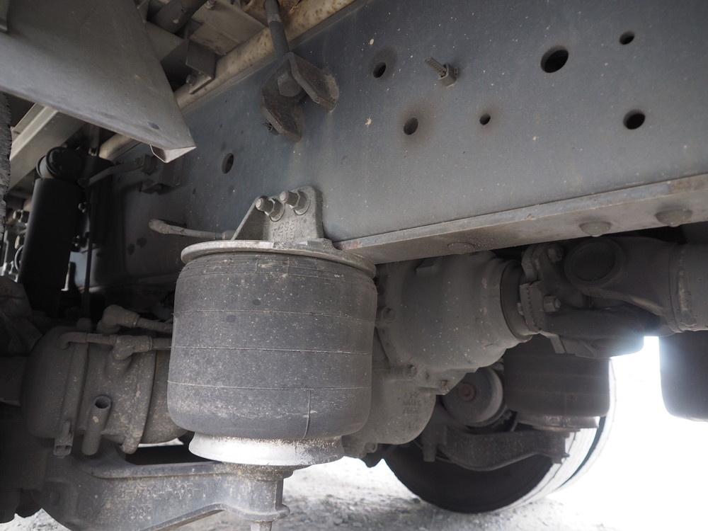 いすゞ ギガ ウイング車 大型 QKG-CYJ77A 年式 H26[写真40]