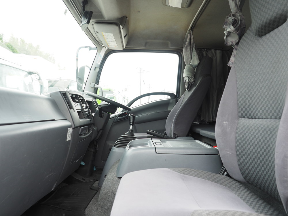 いすゞ フォワード ウイング車 中型 TKG-FRR90T2 年式 H26[写真37]
