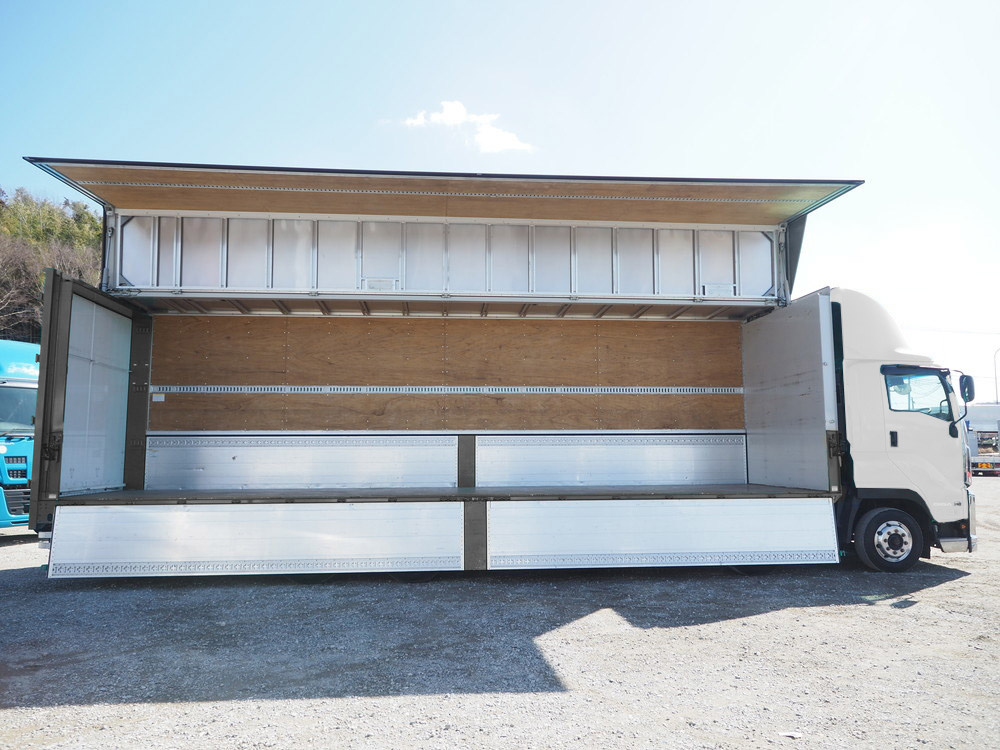 いすゞ ギガ ウイング車 大型 QKG-CYJ77B 年式 H28[写真10]