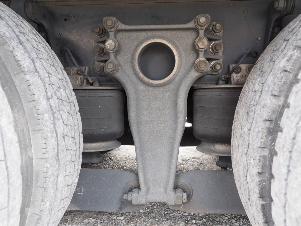 いすゞ ギガ ウイング車 大型 LKG-CYJ77A 年式 H23[写真48]