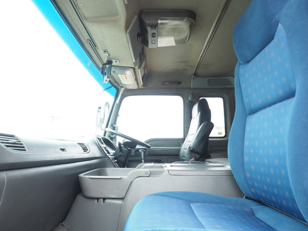 いすゞ ギガ ウイング車 大型 LKG-CYJ77A 年式 H23[写真46]