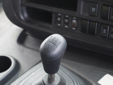 いすゞ ギガ 平ボディ 大型 QKG-CYJ77B 年式 H28 [写真32]