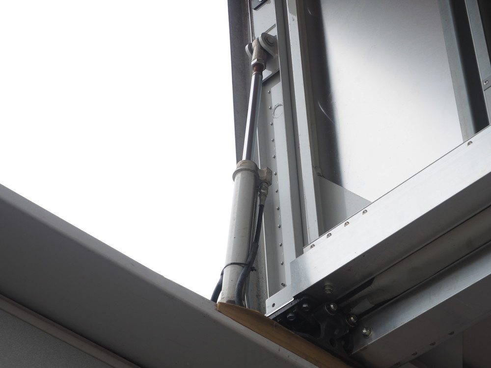 いすゞ フォワード ウイング車 中型 PKG-FRR90S2 年式 H22[写真15]