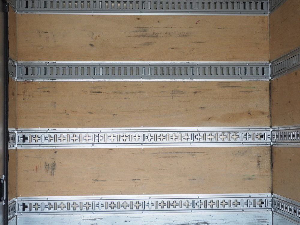 いすゞ エルフ バン車 小型 TPG-NPR85AN 年式 H28[写真17]