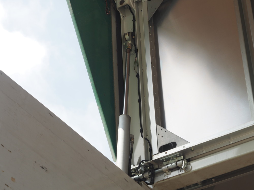 いすゞ ギガ ウイング車 大型 LKG-CYJ77A 年式 H23[写真17]