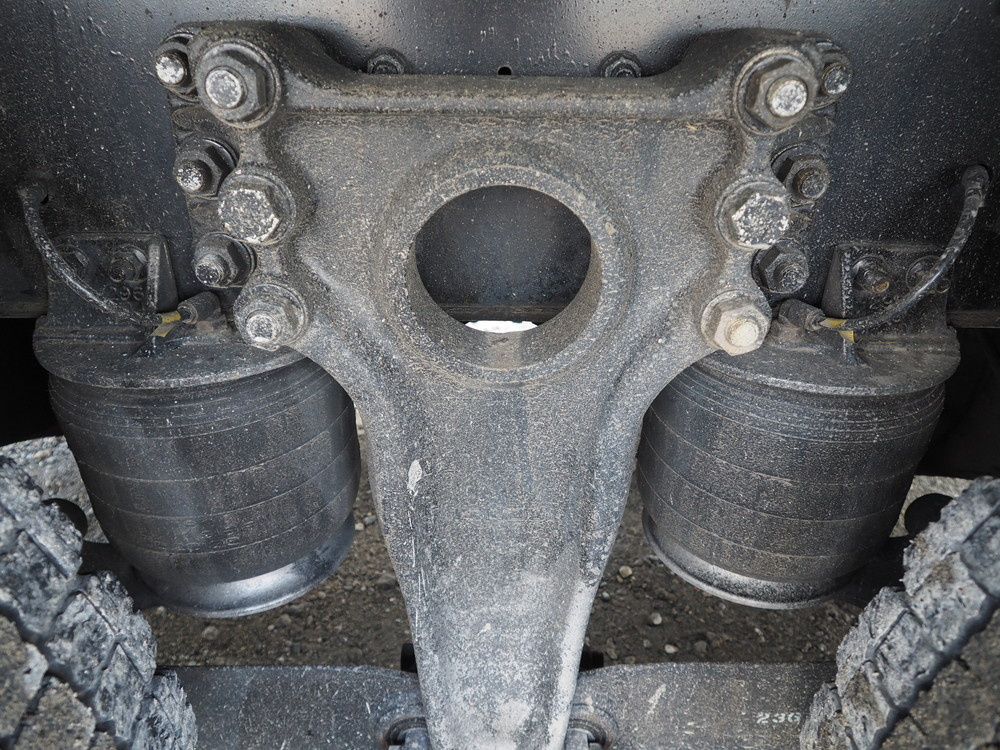 いすゞ ギガ ウイング車 大型 LKG-CYJ77A 年式 H23[写真32]